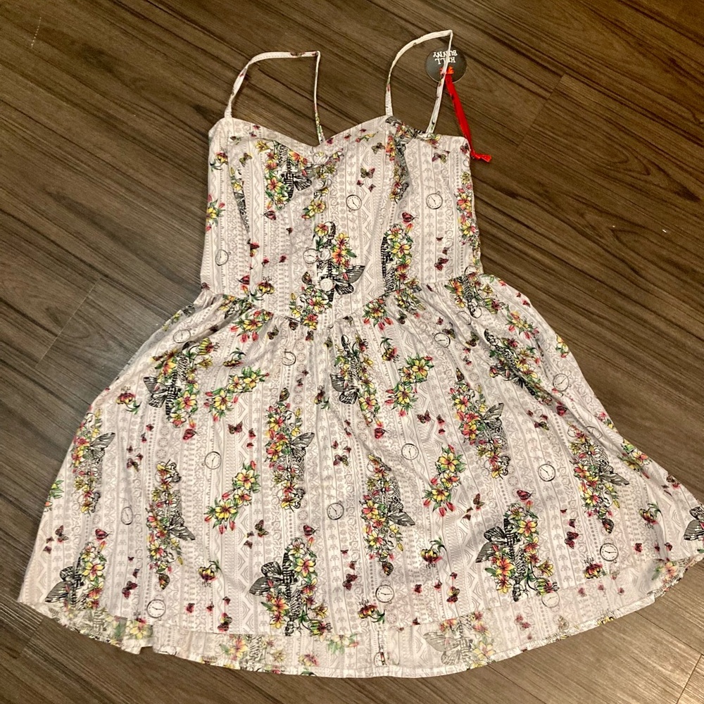 White flowers and skulls Hell Bunny dress women sized extra large NWT